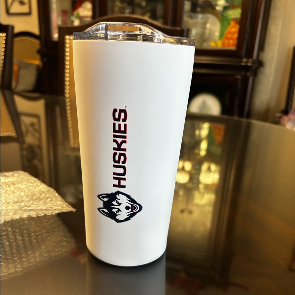 UCONN Huskies Tumbler -NEW🤍